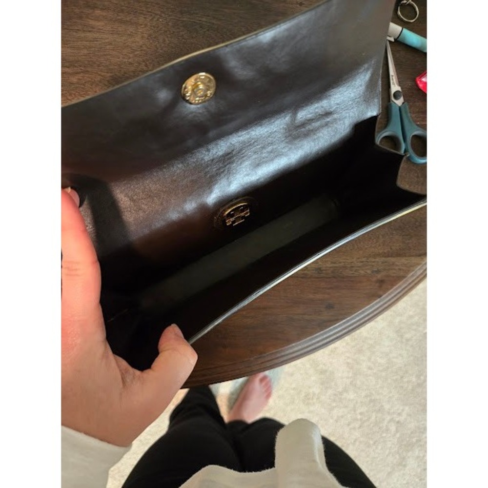 Tory Burch Kerry Resin Clutch - Picture 11 of 13